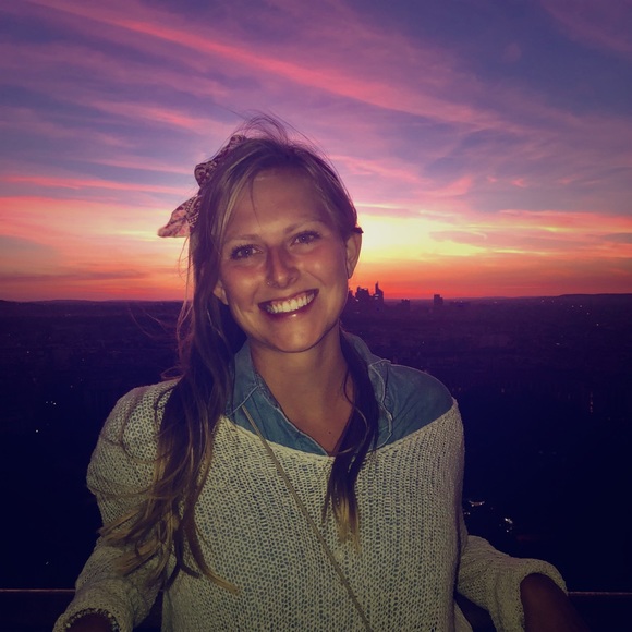 Meet your Posher, Lauren - Picture 1 of 4